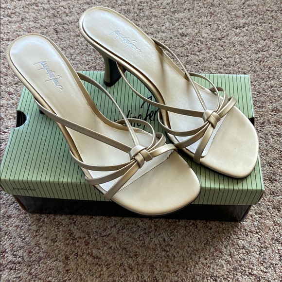 Jacqueline Ferrar Gold Strappy Sandals Shoes Size 7.5 with Box - Picture 1 of 16